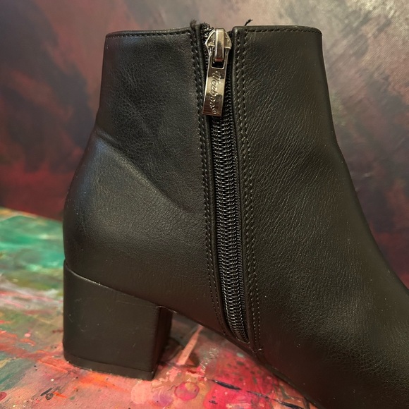 Weeboo Black Leather Booties - Size Women’s 9 - Picture 6 of 10